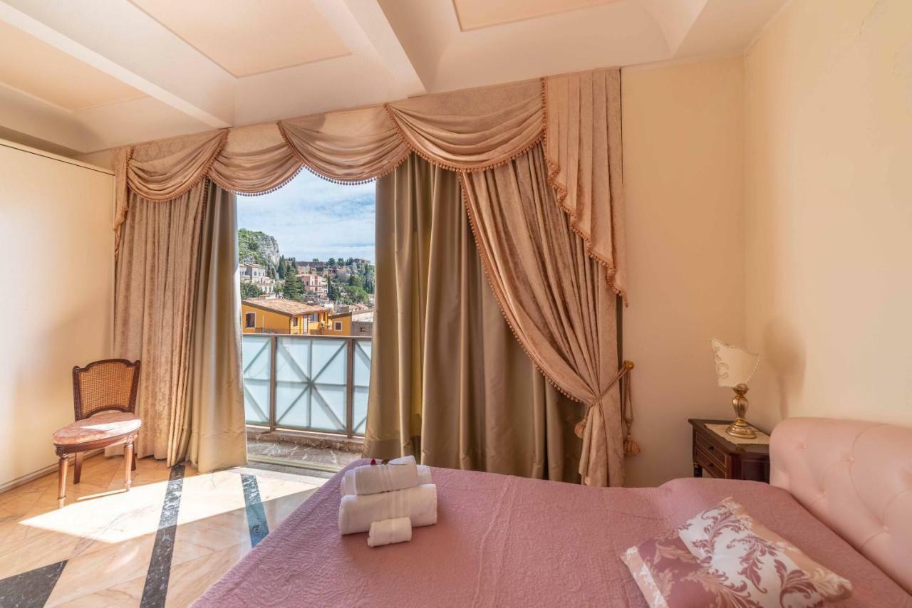 Palazzo Di Ferro Taormina Apartment Bagian luar foto
